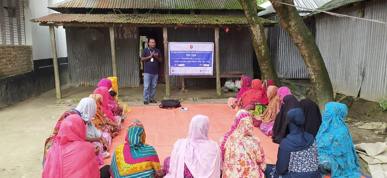 গর্ভবতী ও প্রসুতী মায়ের যত্ন বিষয়ে উঠান বৈঠক.jpg