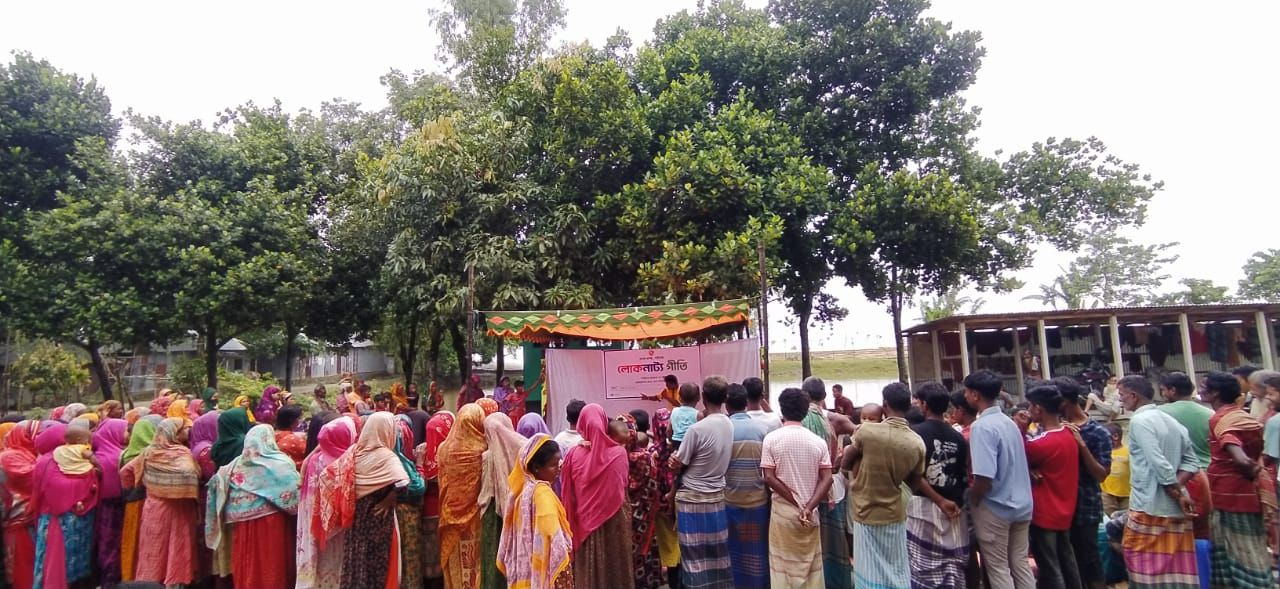বাল্য বিবাহ বন্ধ ও নিরাপদ মাতৃত্ব বিষয়ে সচেতনতামূলক লোকনাট্য প্রদর্শন।.jpg